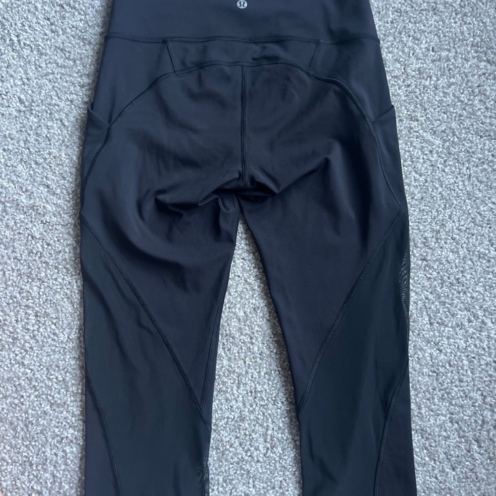 Lululemon Sweat Your Heart Out Crop (21")
Black - Picture 3 of 3